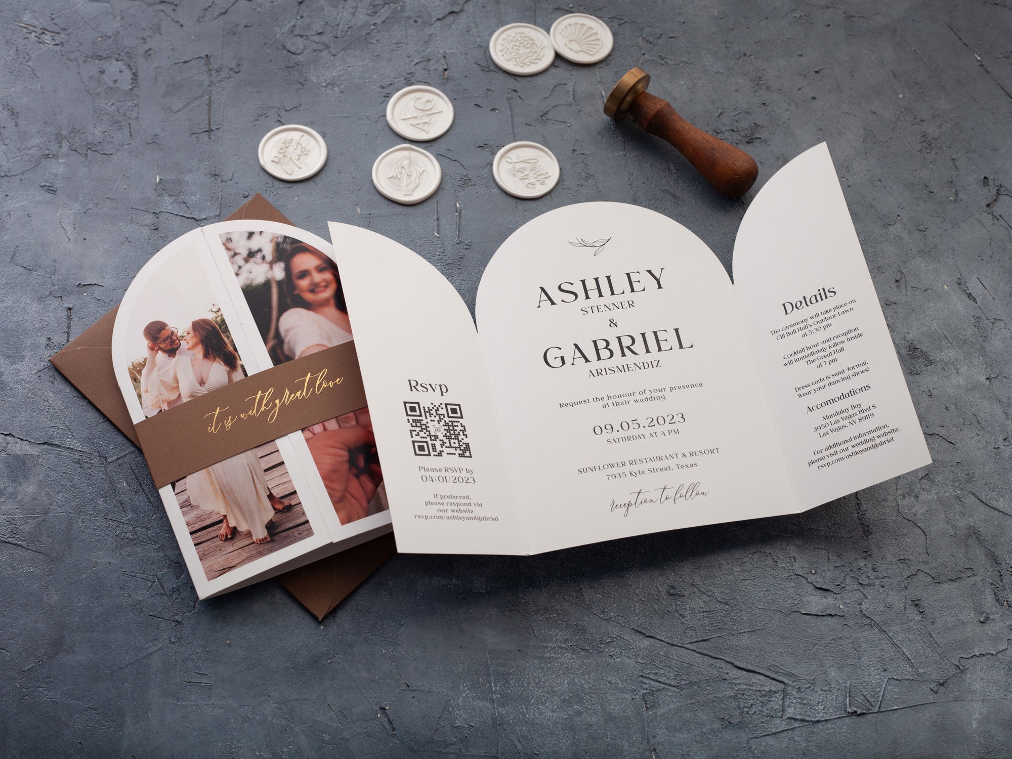 Custom offset printed photo wedding invitations with brown envelope