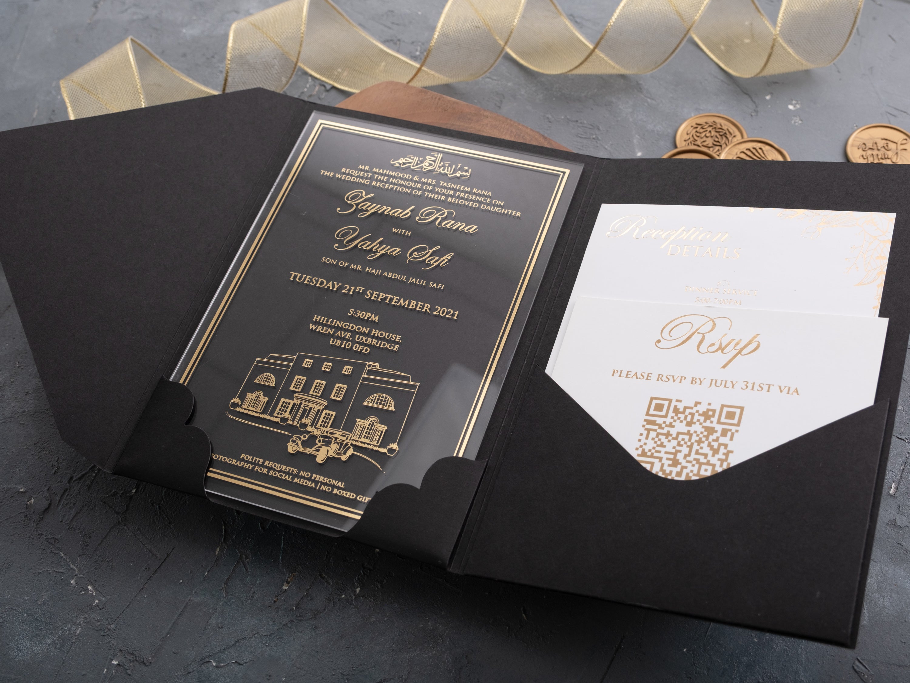 HP1311 Wedding Invitation by World of Wedding Co..