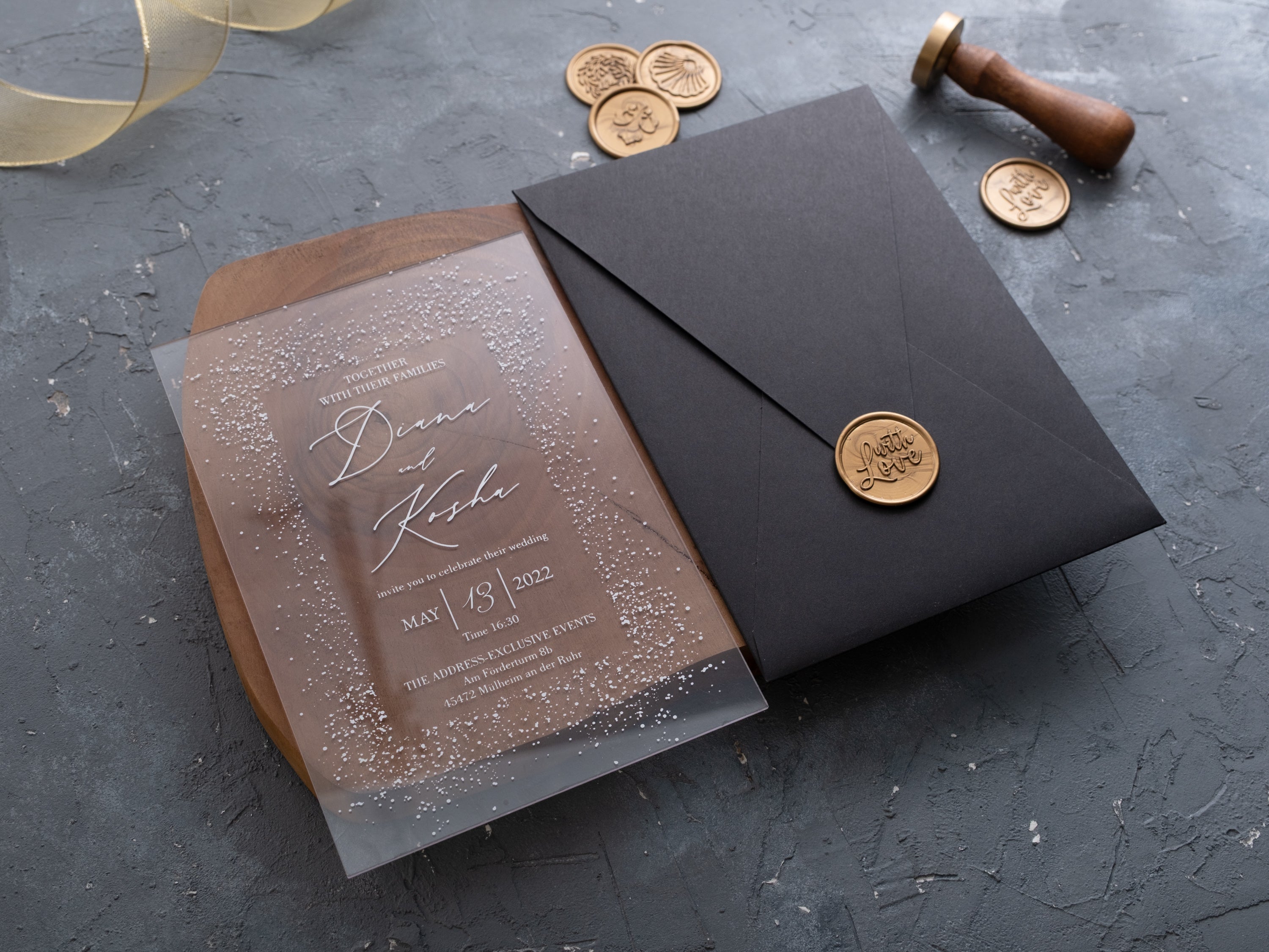 HP1415 Wedding Invitation by World of Wedding Co..