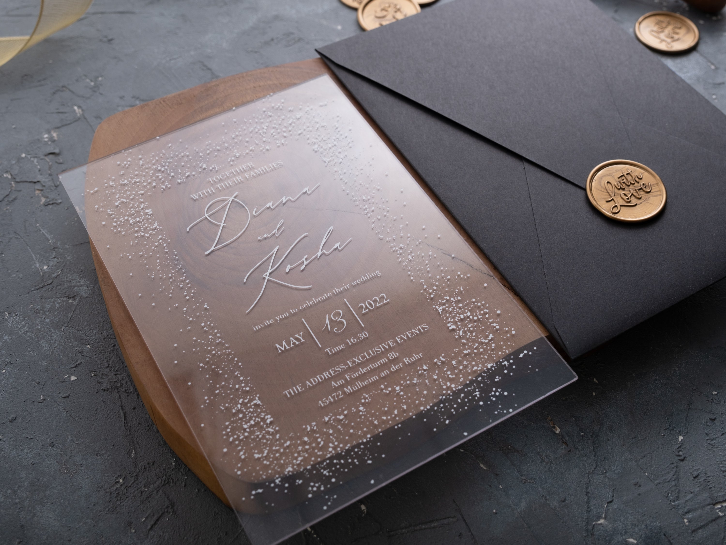 HP1415 Wedding Invitation by World of Wedding Co..