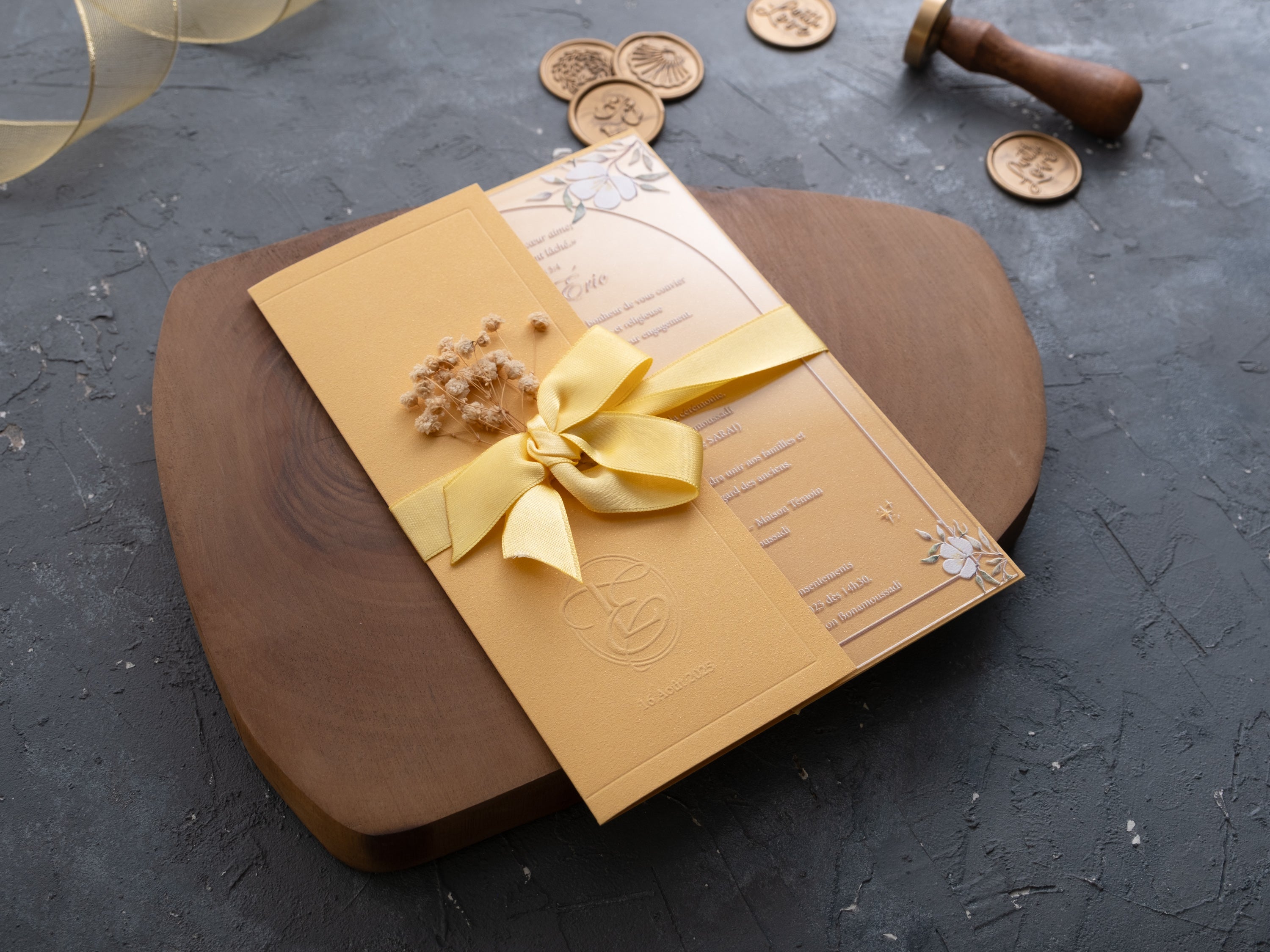HP1514 Wedding Invitation by World of Wedding Co..