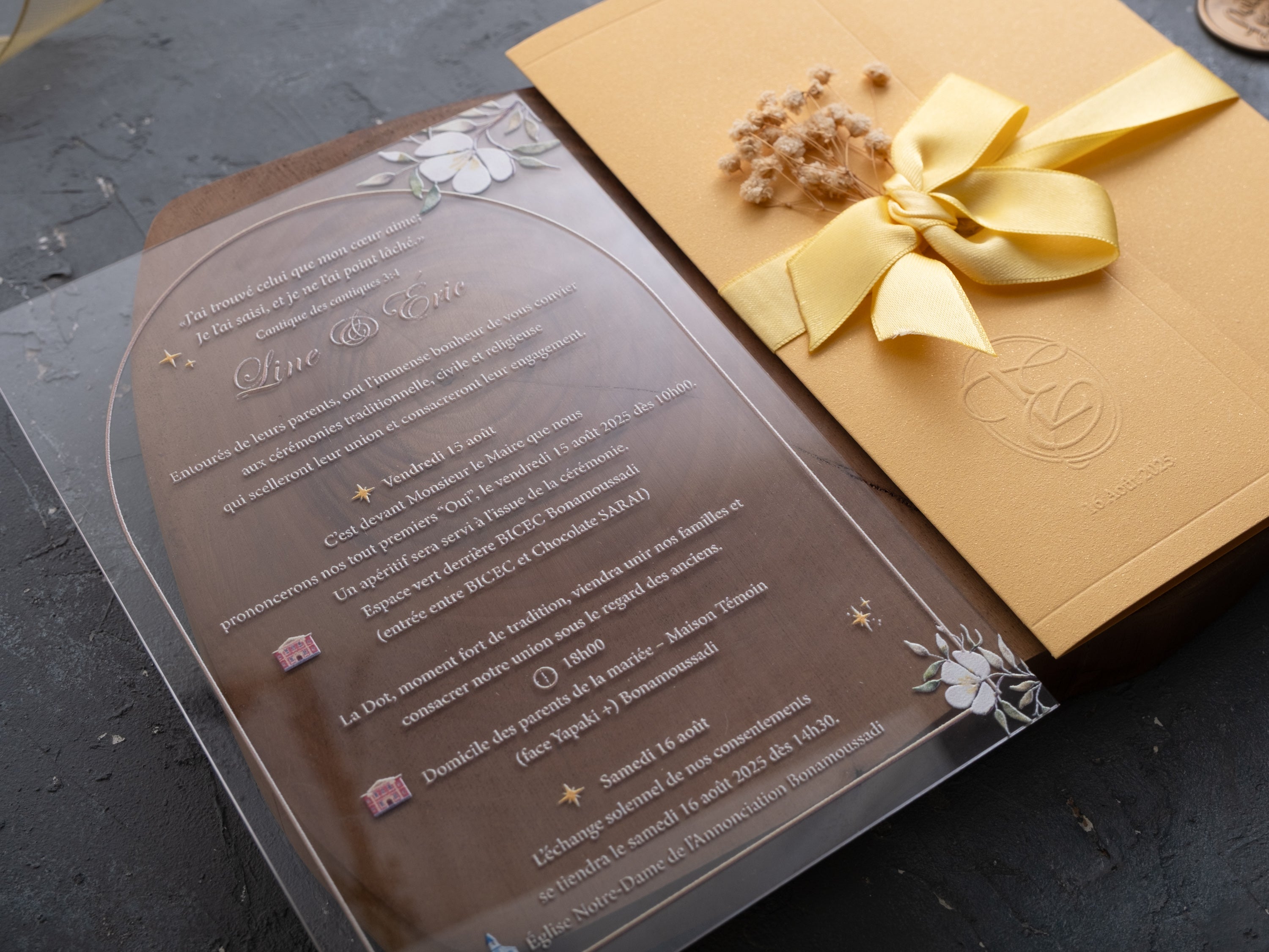 HP1514 Wedding Invitation by World of Wedding Co..