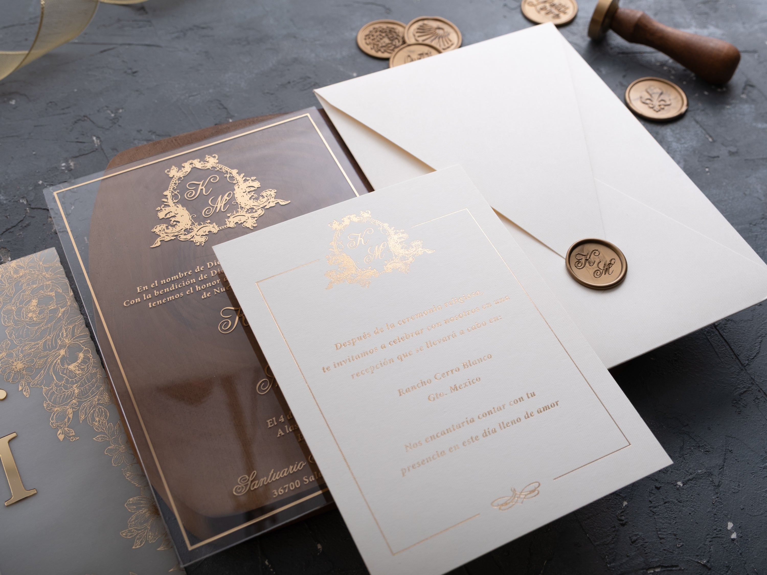 HP1423 Wedding Invitation by World of Wedding Co..