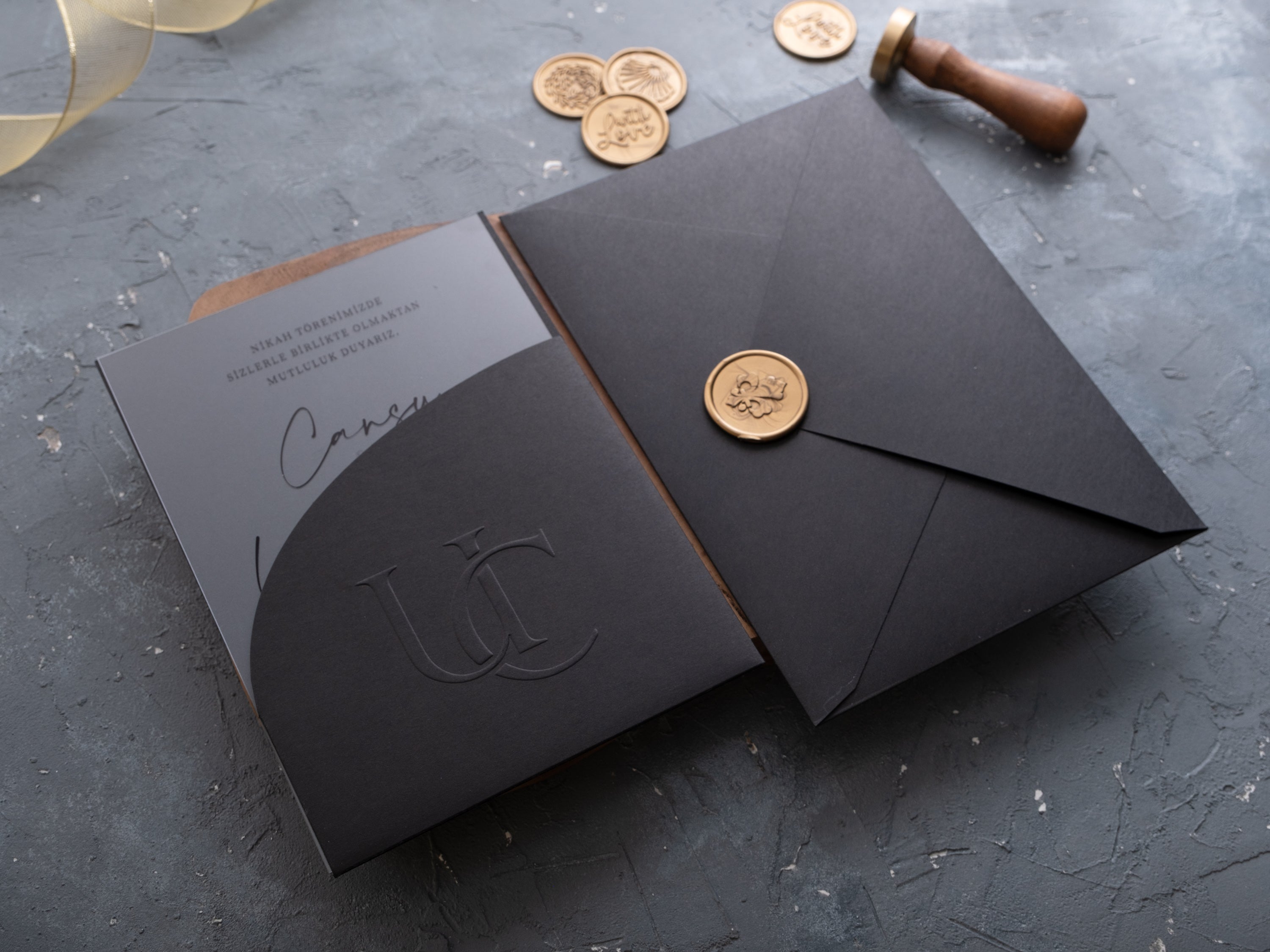 HP1611 Wedding Invitation by World of Wedding Co..
