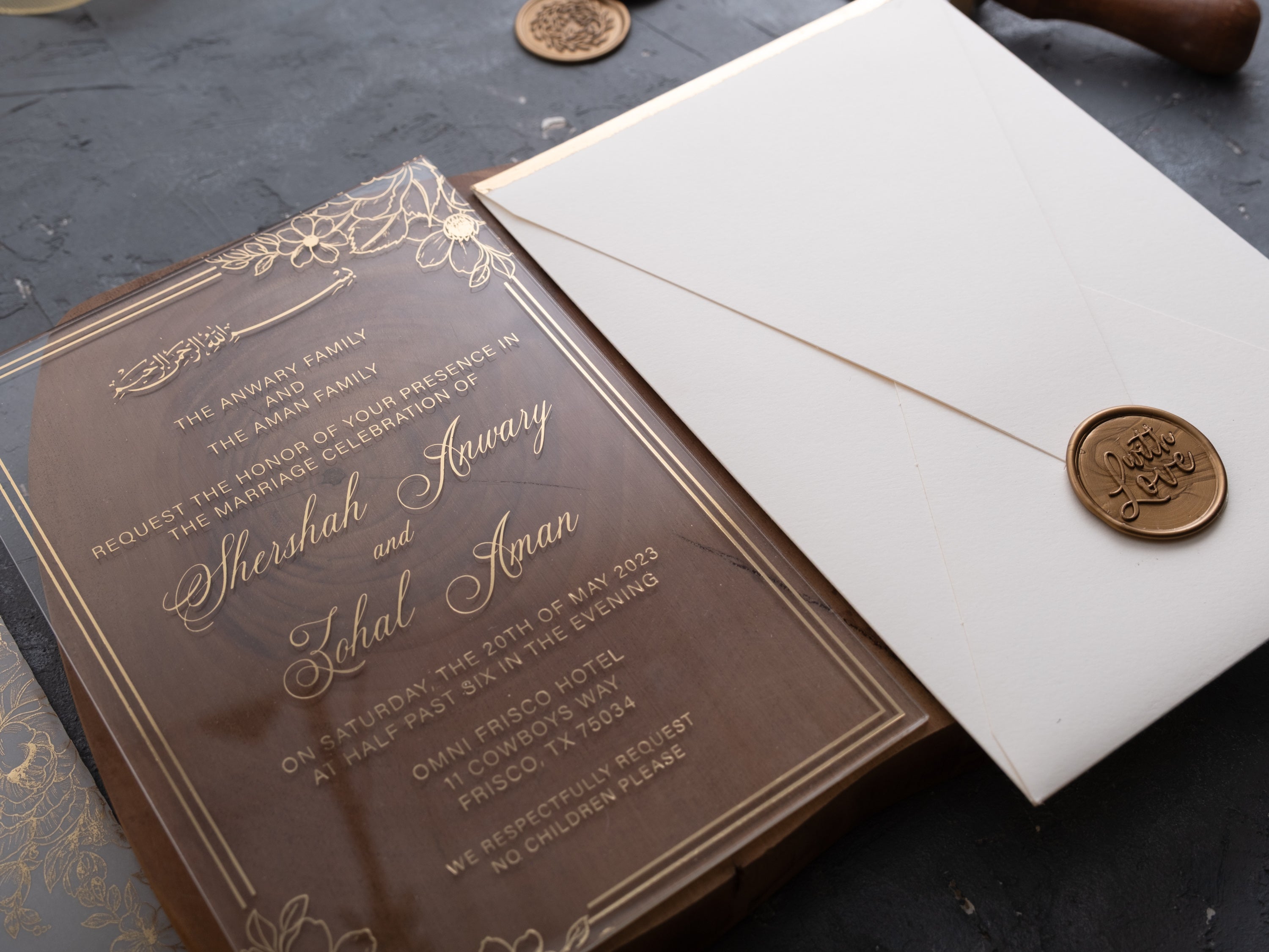 HP1431 Wedding Invitation by World of Wedding Co..